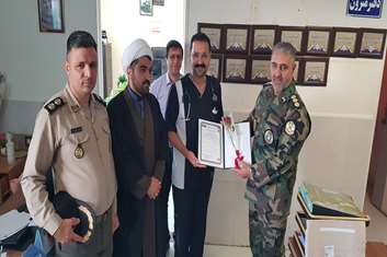 فرمانده مرکز آموزش شهید انشایی ۰۲ نزاجا به همراه مسئولان عقیدتی و حفاظت اطلاعات مرکز، با حضور در بیمارستان فاطمه‌الزهرا (س) رباط‌کریم از زحمات و مجاهدت‌های کادر درمان تقدیر کرد.