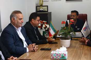 بازدید مشترک سرپرست شهرداری و اعضای شورای اسلامی شهر رباط‌کریم از بیمارستان فاطمه زهرا(س) و تجلیل از مدافعان سلامت