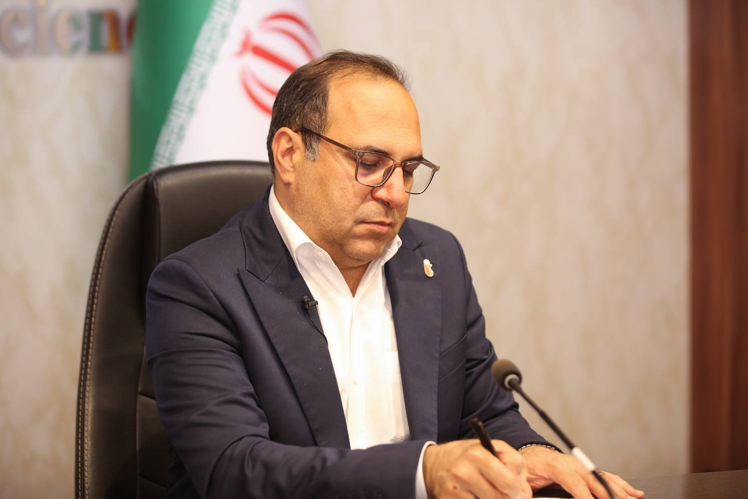 پیام دکتر نادر توکلی در خصوص پویش آگاه سازی کارکنان مراکز درمانی در زمینه شناسایی، مداخله و پیشگیری در موارد کودک آزاری